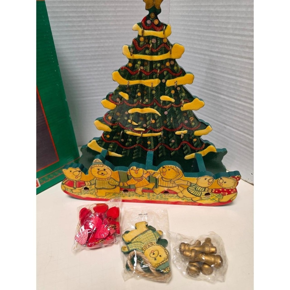 House of Lloyd "Around the World" Christmas wooden advent tree Bears - Picture 4 of 4